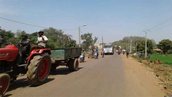 Des usagers de la circulation routière dans la cité du Kénédougou