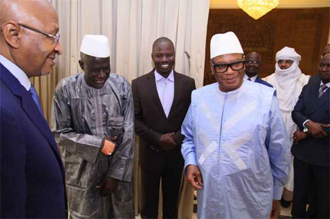 Koulouba : Le président Keïta en toute convivialité avec Makan Doumbia et Issiaka Tamboura