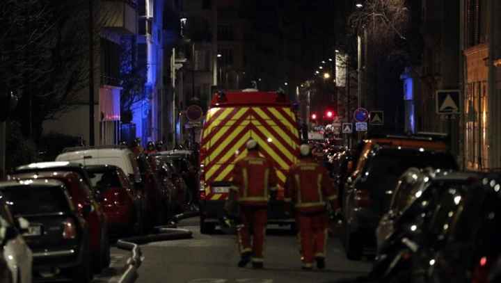 Huit morts et 30 blessés dans un incendie à Paris: la thèse criminelle "privilégiée"