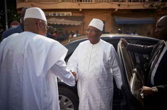 Le président malien, ré-élu en 2018, Ibrahim Boubacar Keita arrive à la mosquée centrale de Bamako durant l'Aïd 2018. AFP