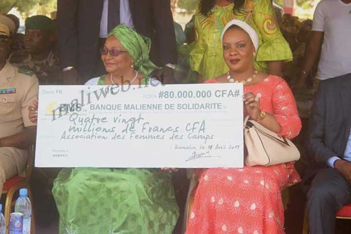 Solidarité avec les victimes de conflits au Mali : L'Association des femmes des camps offre 80 millions F Cfa aux veuves de militaires