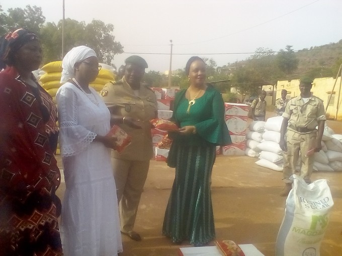 N'Tomikorobougou : Nabou Diawara offre des vivres aux familles de militaires