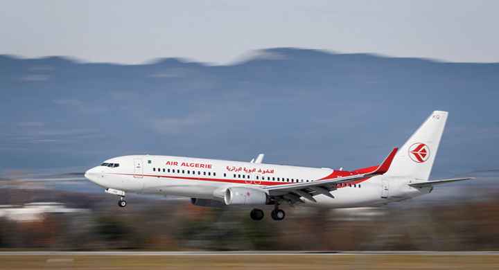 Un voyageur sénégalais agressé puis expulsé d’un avion Air Algérie par la police (vidéo)