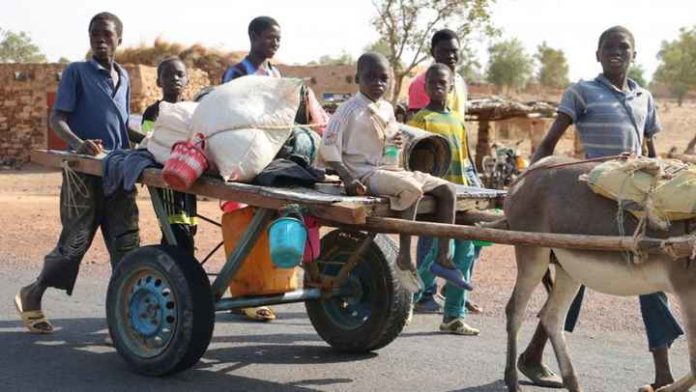 Sur la route de Bandiagara au Mali