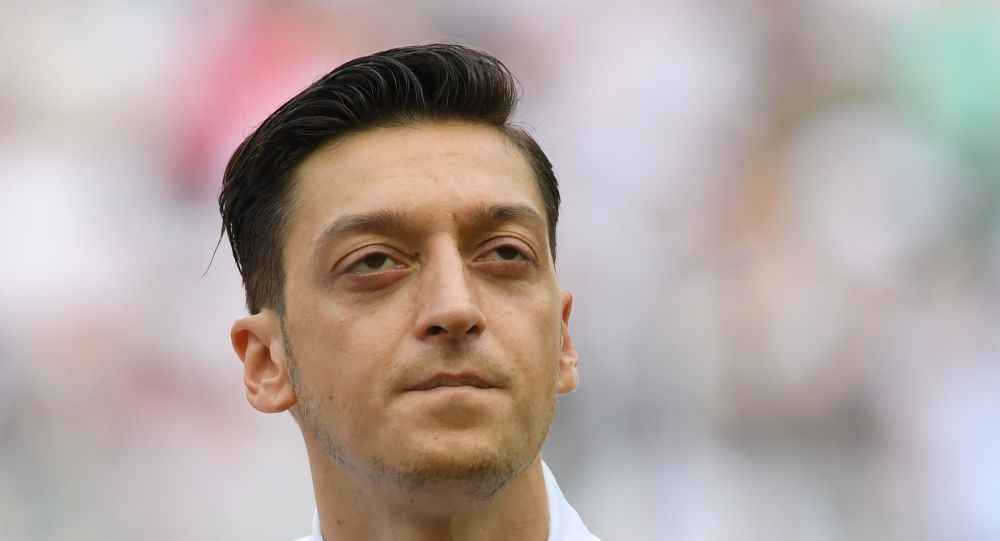 Deux footballeurs d’Arsenal à bord d’une voiture de luxe agressés à Londres –vidéo