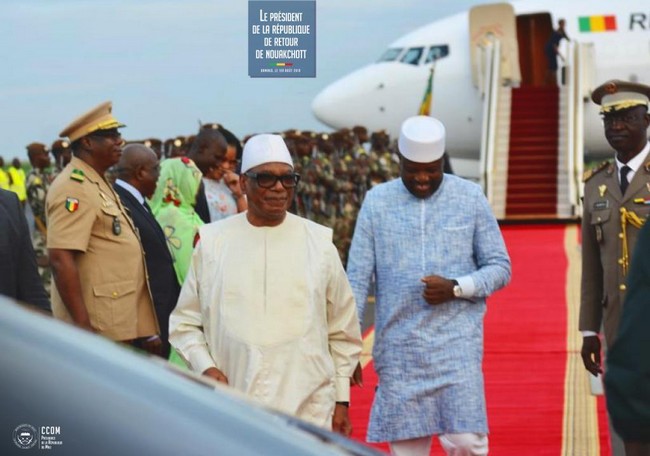 Investiture de Mohamed Cheikh El-Ghazouani, président élu de la république islamique de Mauritanie. :   IBK salue la vitalité démocratique de la Mauritanie.
