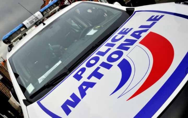 Un homme arrêté en voiture avec sa femme morte dans une valise