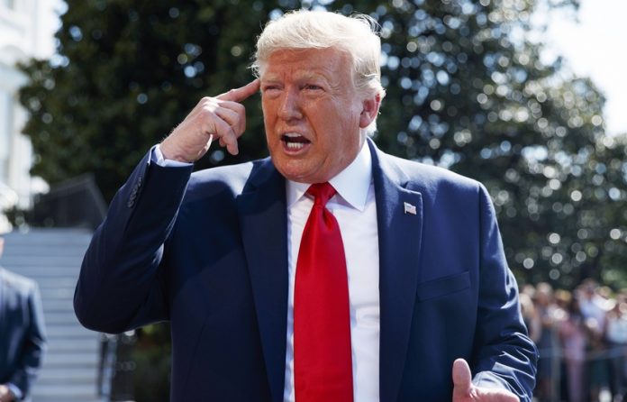Le président américain Donald Trump à la Maison Blanche, avant de monter à bord d'Air Force One pour partir en vacances, le 9 août 2019. — Evan Vucci/AP/SIPA