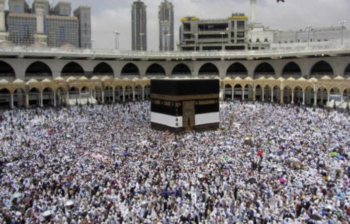 Des musulmans du monde entier ont commencé à converger vers La Mecque. — Amr Nabil/AP/SIPA