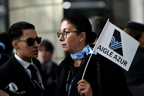Aigle Azur: les candidats à la reprise se dévoilent, 13.000 passagers bloqués