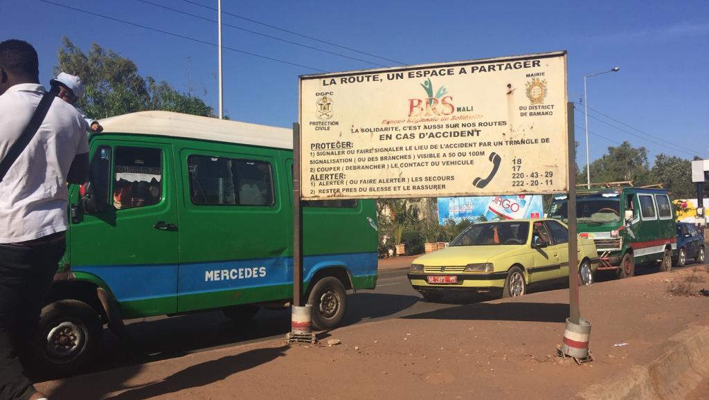 Mali: les camions ne respectent pas la réglementation à Bamako