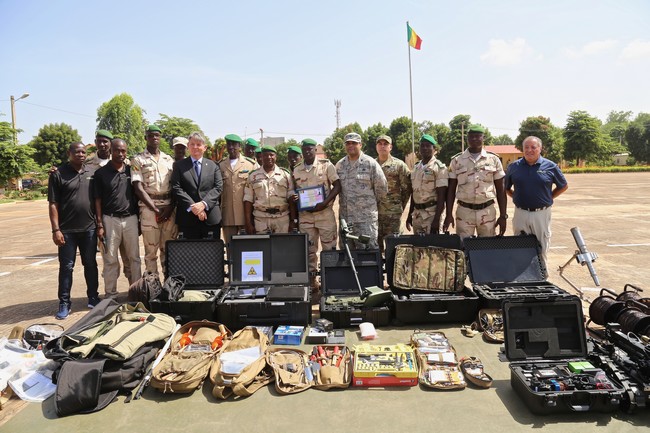 Les États-Unis Offrent des Equipements de Lutte contre les Engins Explosifs Improvisés au Mali