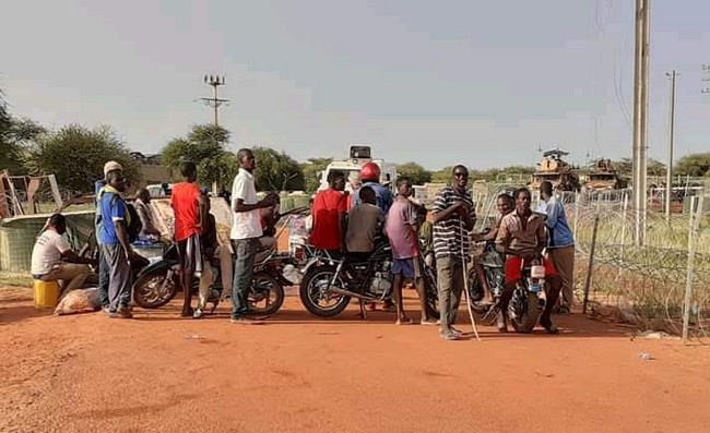 Tombouctou / Manifestation contre la dégradation des routes : Les jeunes bloquent les deux principales routes de la ville et l’aéroport.