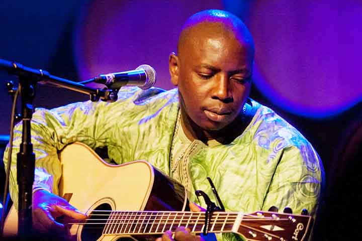 Vieux Farka Touré, artiste malien : "Mon père, Ali Farka ne voulait que je fasse de la musique" "J'ai beaucoup de projets dont un studio de production qui sera bientôt opérationnel"