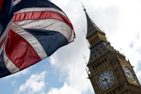 Les députés britanniques adoptent une loi demandant le report du Brexit et rejettent des élections anticipées