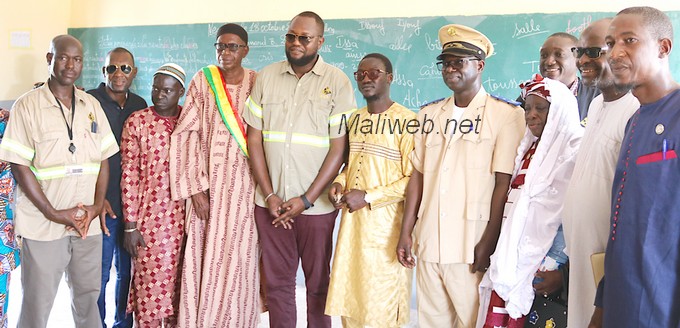 Don d’infrastructure et de kits scolaires : B2Gold soutient l'éducation à Fadougou et Maléa dans le cercle de Kéniéba