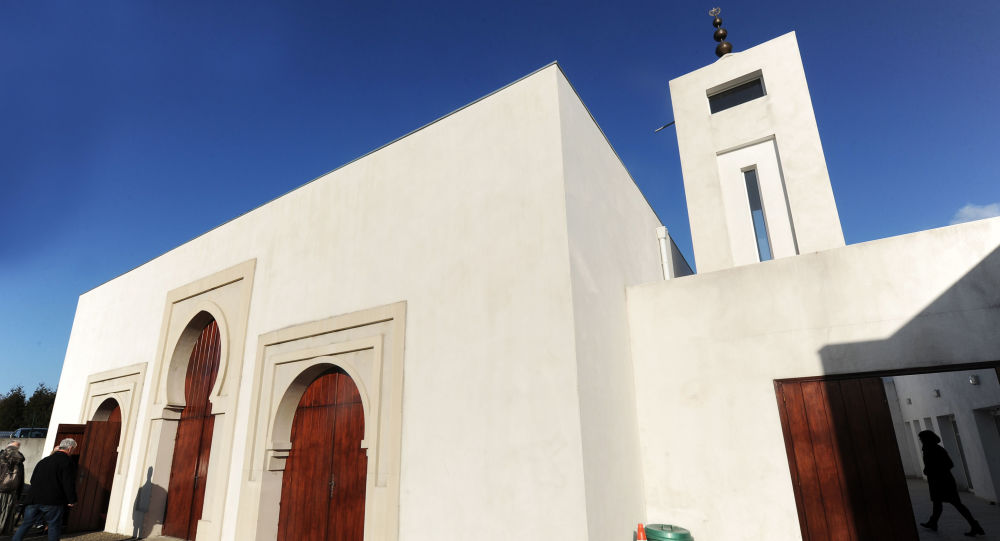 Un homme a ouvert le feu devant une mosquée en France, au moins deux blessés