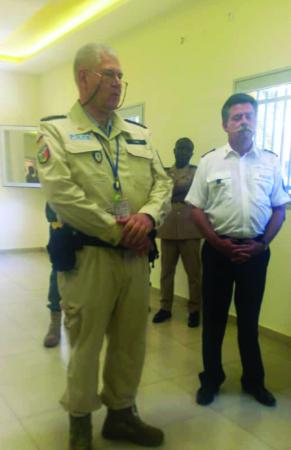 Après 40 ans de service : Un policier allemand célébré à l’Ecole de maintien de la paix