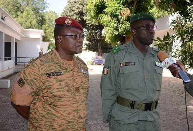 Coopération Militaire   : Fin de quiproquos entre l’armée malienne et burkinabé et déterminées ensemble pour combattre  le terroriste hors de leurs frontières…