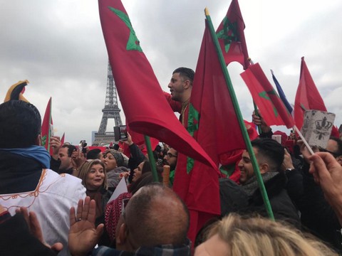 Sit-in des Marocains pour protester contre la profanation du drapeau