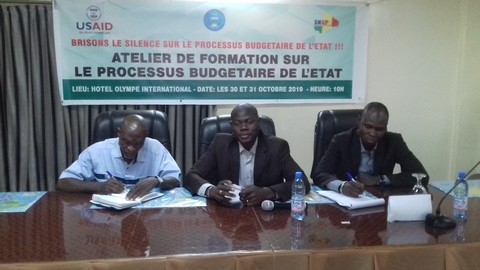 Groupe de suivi budgétaire, le processus budgétaire national désenveloppé