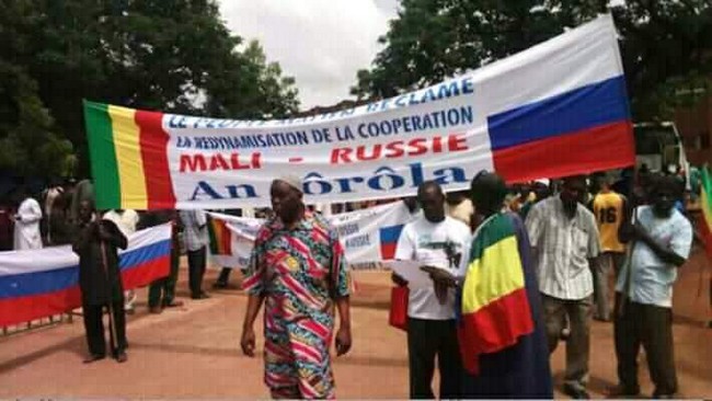 Mali : le meeting de soutien à l’armée malienne écourté