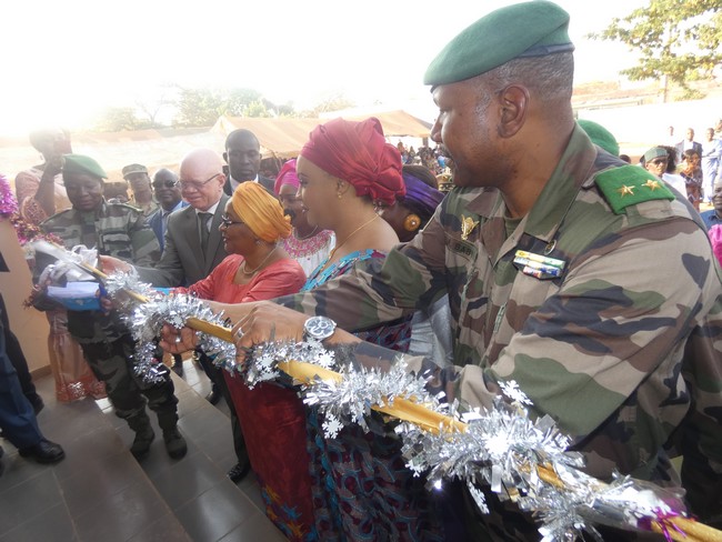 Mali : le centre social  multifonctionnel des épouses et veuves des militaires du camp de Kati inauguré