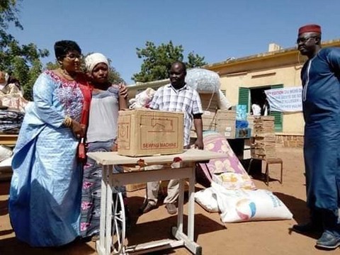25ème édition du mois de la solidarité et de la lutte contre l’exclusion : Mme Koumaré Mariam Simaga dite Gakou vole au secours des plus pauvres.