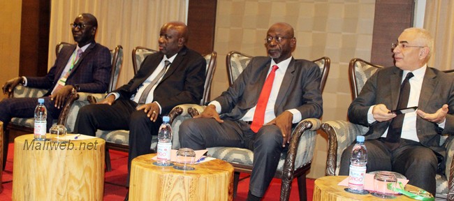 Le secrétaire général de l’Association des Loteries d’Afrique (ALA) et El Mechrafi Younès lors du séminaire sur la distribution à Bamako :  « La distribution constitue l’un des facteurs clés de réussite d’une stratégie commerciale »