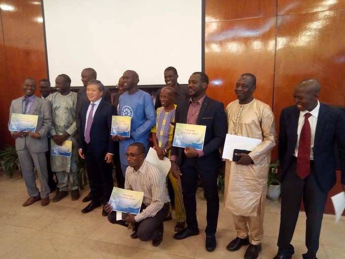 Ambassade de Chine au Mali offre des matériels informatiques aux organes de presse