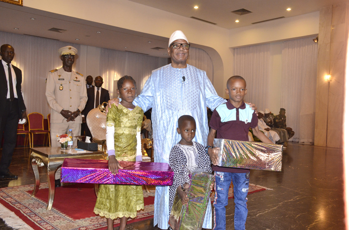 Mali, Cadeaux de fin d’année : Le sourire des enfants
