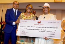 IBK offre un chèque de 180 millions FCFA aux pupilles de la nation