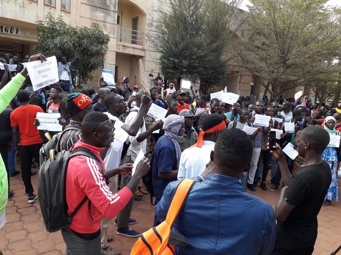 Université: Après 07 mois sans bourse, les étudiants dans la rue, ce matin