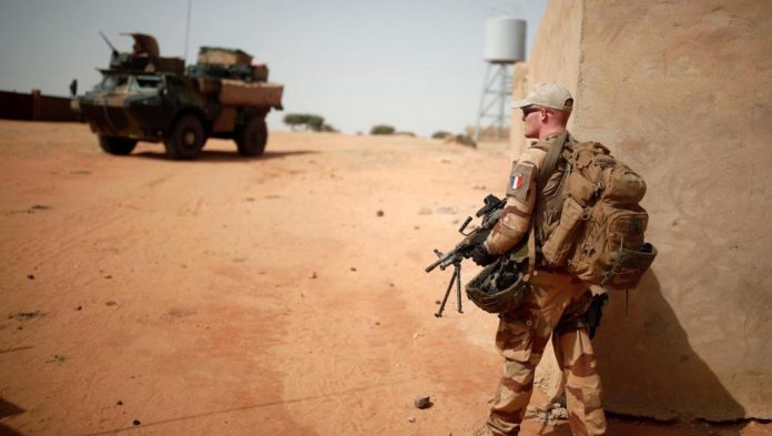 Un soldat français de l'opération Barkhane à Tin Hama au Mali, en octobre 2017. © REUTERS/Benoit Tessier/File Photo