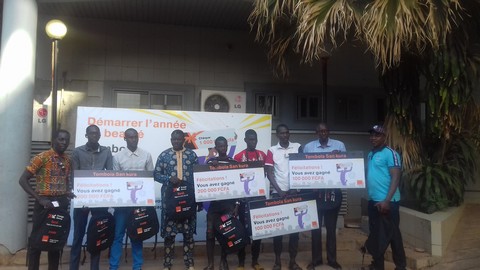 Remise de la tombola San kura chez Orange money : 13 personnes affichent déjà le sourire en 2020