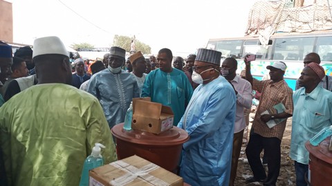 Lutte contre le coronavirus :  Le Ministre Ibrahim Abdoul Ly au chevet des transporteurs