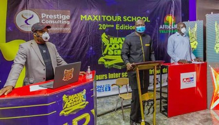 Format studio de l’émission Maxi tour school : Renforcer la capacité des élèves en cette période de confinement