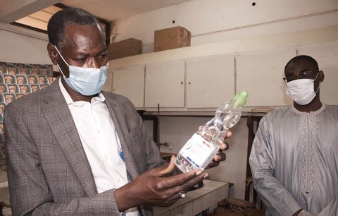 Lutte contre le Covid-19: Le ministre Famanta visite l’Unité de production du gel hydro-alcoolique «made in Mali»