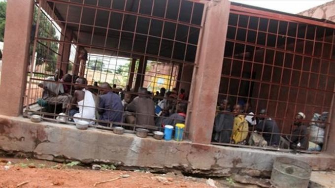 COVID-19 : 1200 prisonniers en fin de peine graciés par le Président IBK