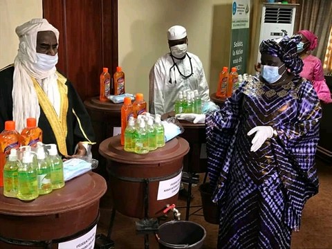 Sensibilisation sur les mesures barrières pour freiner la maladie à coronavirus, le ministre de la femme implique les maîtres coraniques du Mali sur la situation des enfants talibés.