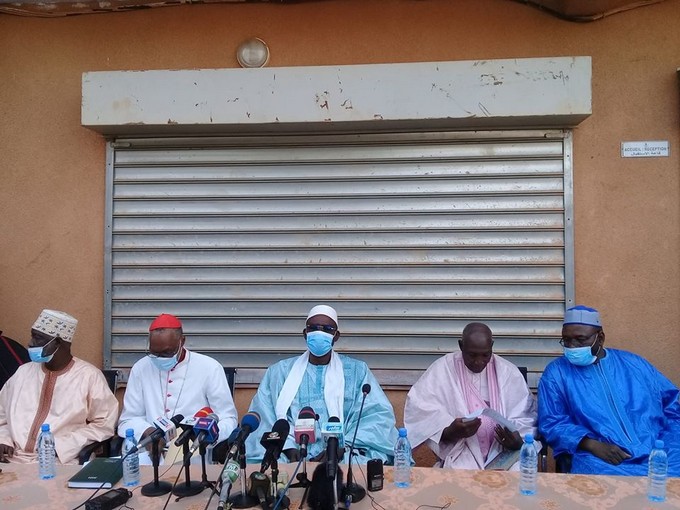 Face à la situation catastrophique du pays : Le HCIM condamne les sanctions de la CEDEAO et prie pour le Mali