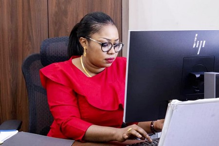 Mme Fatoumata Siragata Traore, directrice du centre malien  de promotion de la propriete industrielle (cemapi)   "L'application effective des principes de la propriété industrielle rend l'espace juridique attrayant à l'investissement privé"