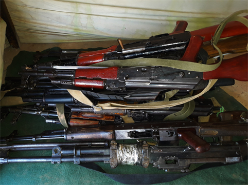 Faits divers : Un fabricant pris avec des armes et munitions