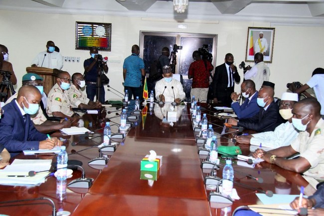 Face aux événements en cours dans le pays : Le PM Cissé rencontre le commandement des forces de sécurité