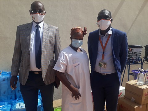 Mali/Covid-19 : l’Assurance Sabunyuman offre un lot de matériels de plus de 3 millions de FCFA à  l’Hôpital du Mali