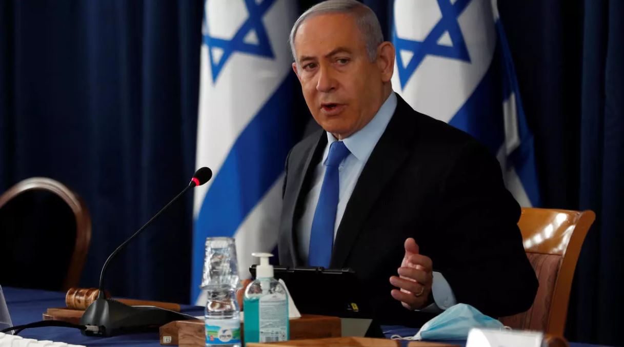 Israël: le procès de Benyamin Netanyahu (accusé de fraude, d’abus de confiance et de corruption) reprend dans l’incertitude