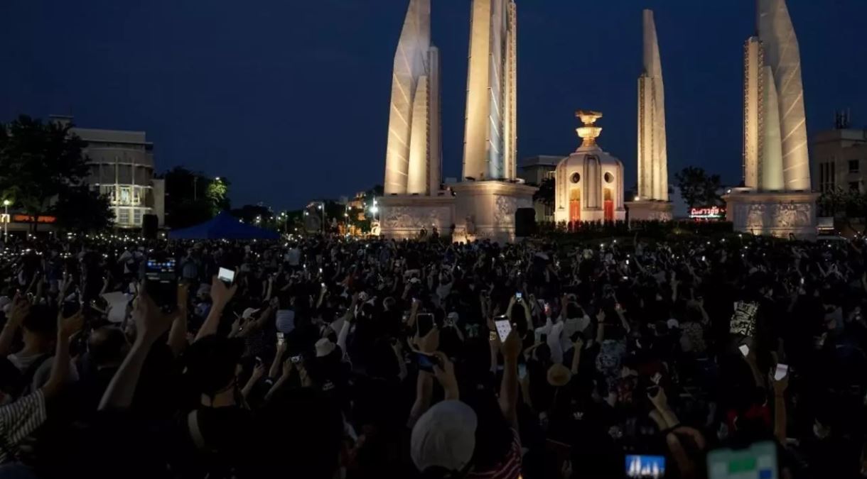 Thaïlande: des milliers de manifestants anti-gouvernement dans la rue