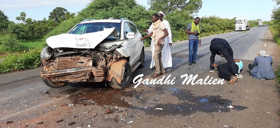 Mali/ : Un véhicule du convoi de l’Imam Mahmoud Dicko victime d’un accident de circulation sur la route de Nioro du Sahel