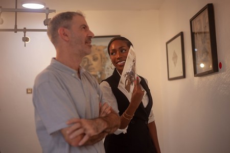 «  La femme dans le. Miroir » est une œuvre artistique de l’artiste franco-béninoise