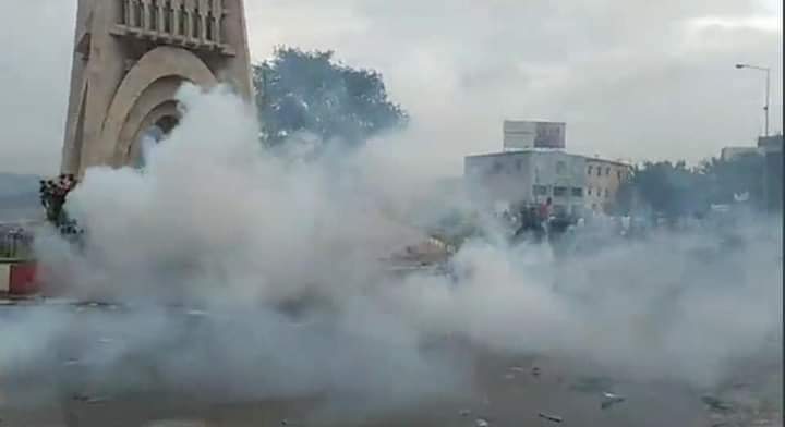 Crise politique :  Dispersion de manifestants nocturne